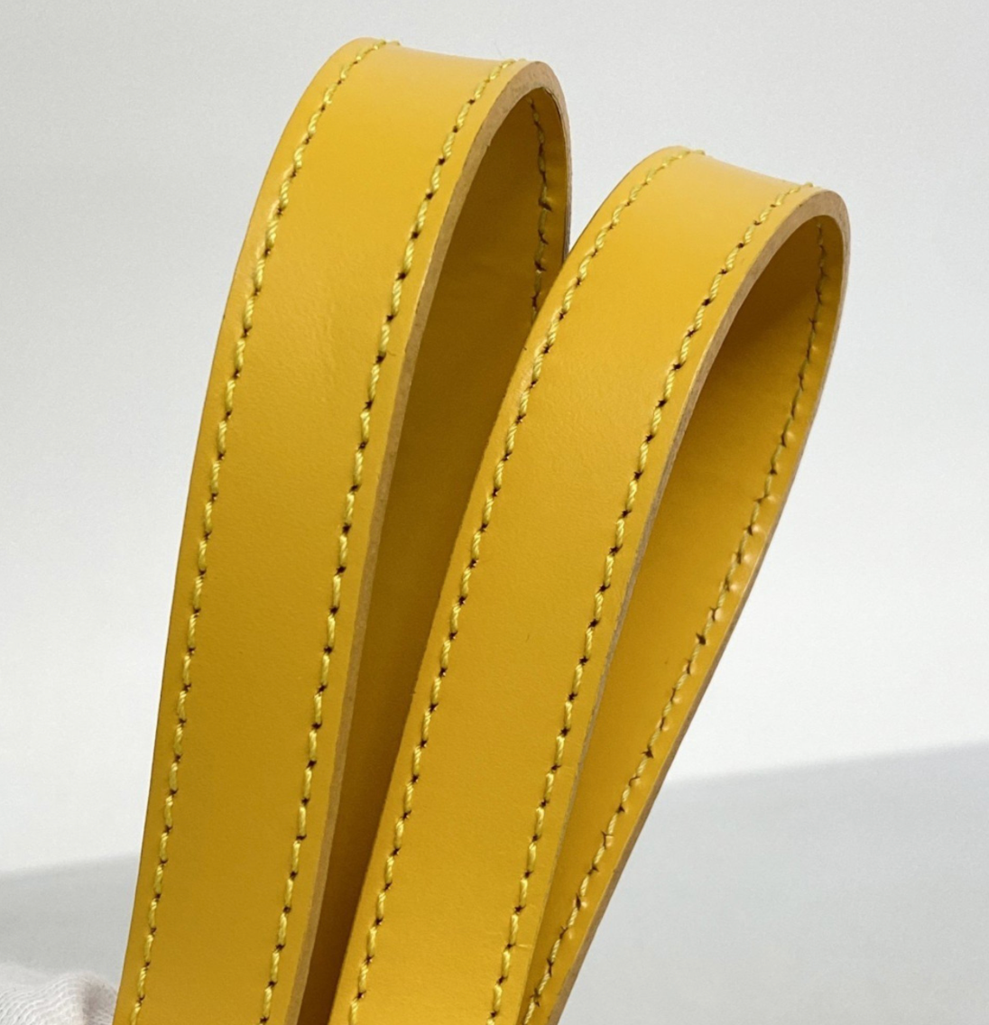 Louis Vuitton Soufflot - Papillon amarillo en cuero Epi con pouch incluido