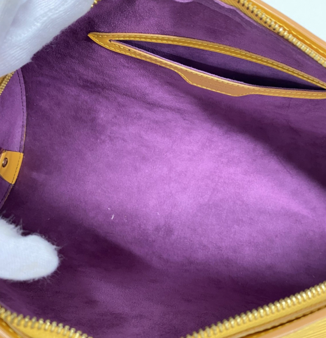 Louis Vuitton Soufflot - Papillon amarillo en cuero Epi con pouch incluido