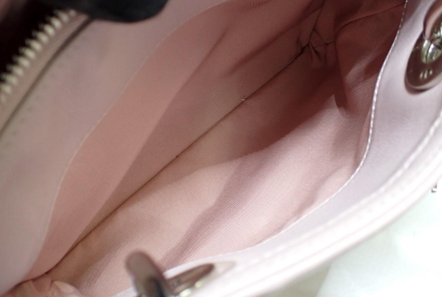 Christian Dior Lady Dior Granville – Rosa Palo con Herrajes Plateados y Bandolera