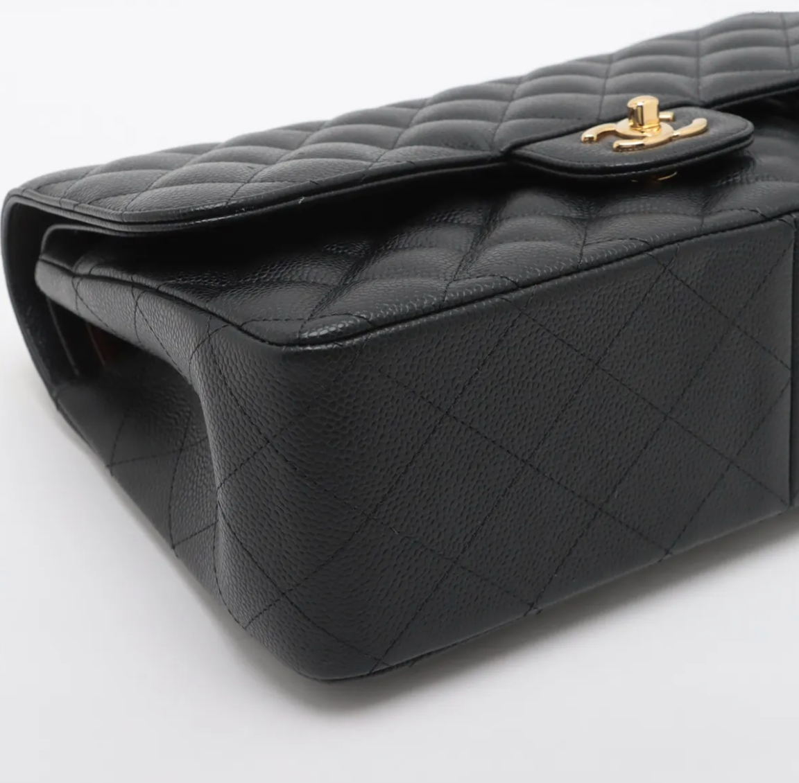 Chanel 11.12 Double Flap Jumbo en piel caviar negra