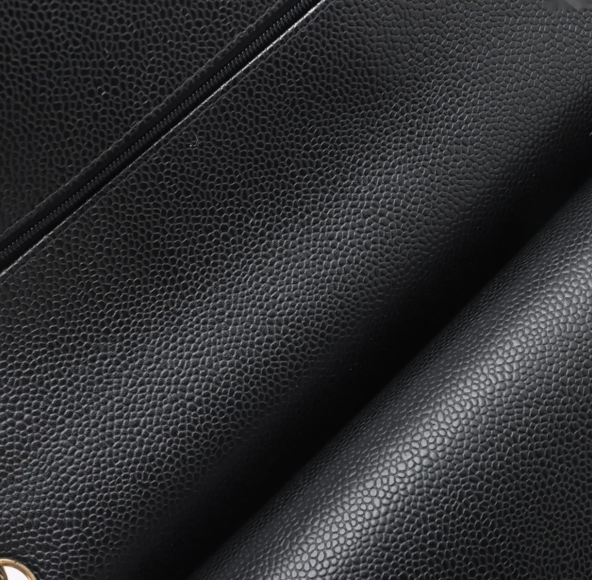 Chanel 11.12 Double Flap Jumbo en piel caviar negra