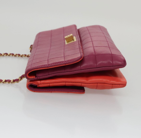 Chanel Vintage Chocolate Bar Double Side Flap – Piel morada y roja