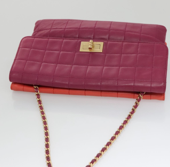 Chanel Vintage Chocolate Bar Double Side Flap – Piel morada y roja