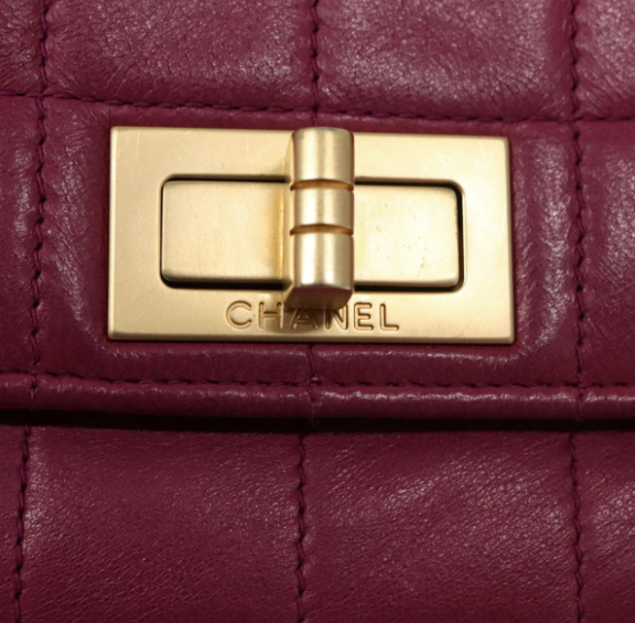 Chanel Vintage Chocolate Bar Double Side Flap – Piel morada y roja