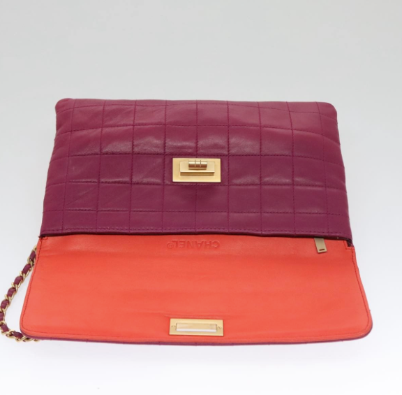 Chanel Vintage Chocolate Bar Double Side Flap – Piel morada y roja
