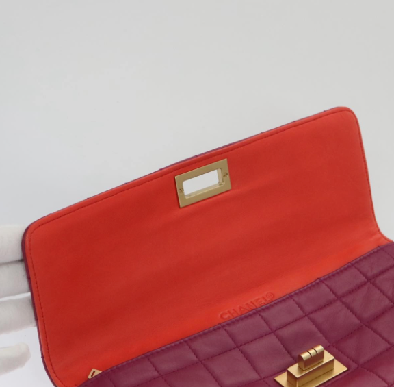 Chanel Vintage Chocolate Bar Double Side Flap – Piel morada y roja