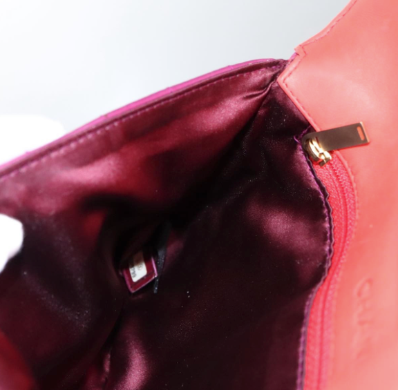 Chanel Vintage Chocolate Bar Double Side Flap – Piel morada y roja