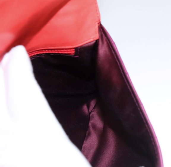 Chanel Vintage Chocolate Bar Double Side Flap – Piel morada y roja
