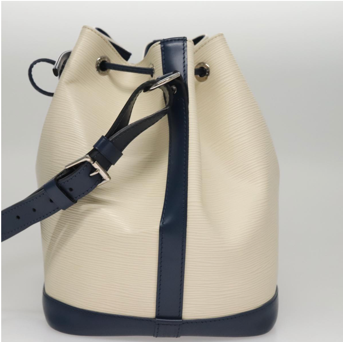 LV Petit Noé en piel Epi bicolor Ivory y negro - edición especial