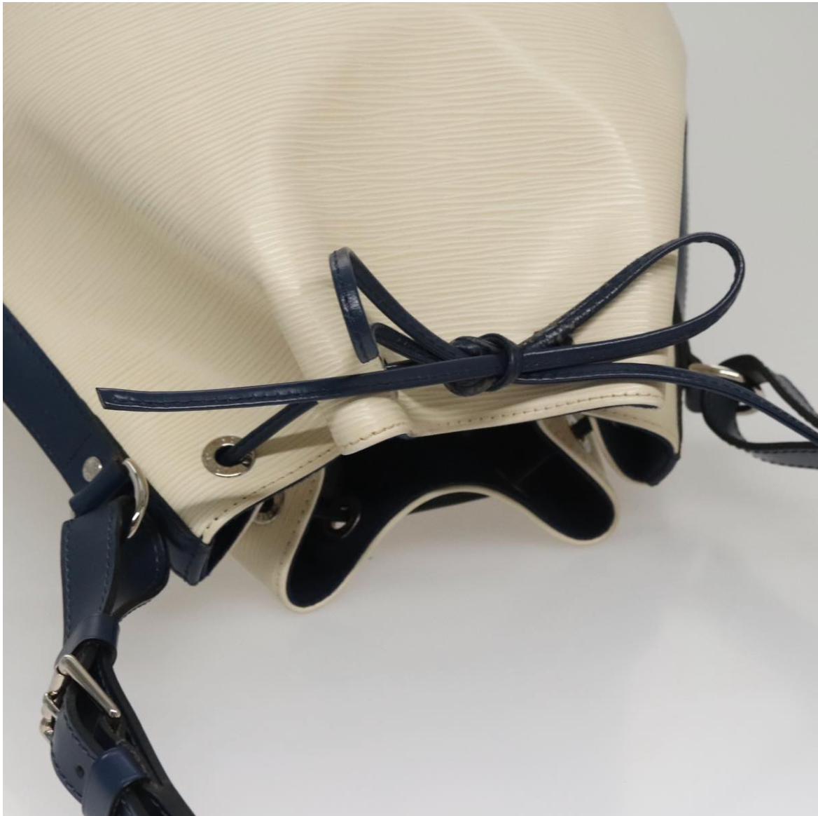 LV Petit Noé en piel Epi bicolor Ivory y negro - edición especial