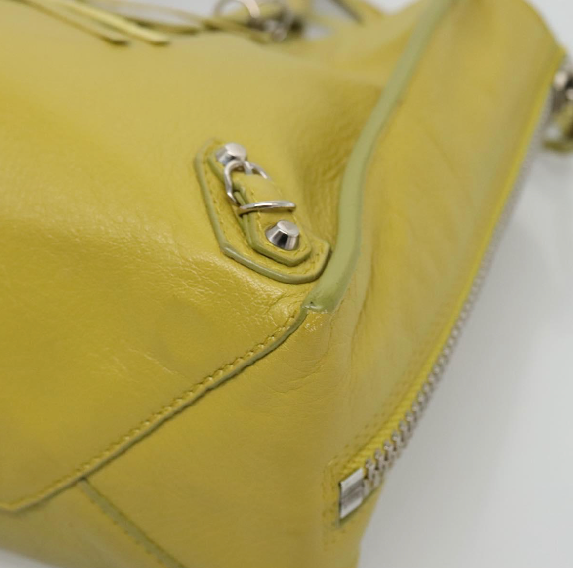 Balenciaga Papier Amarillo mostaza con bandolera