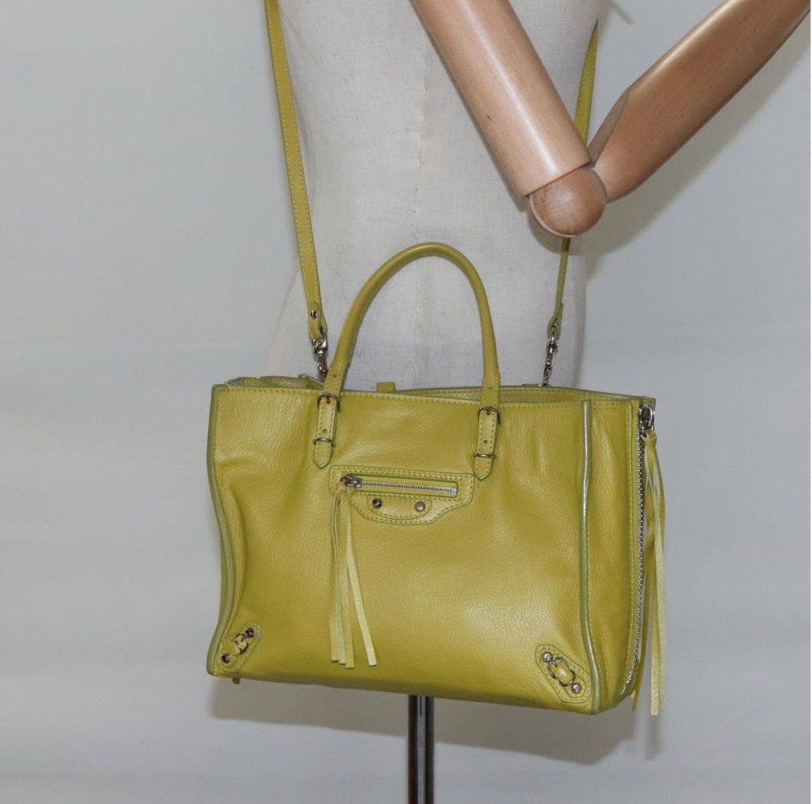Balenciaga Papier Amarillo mostaza con bandolera