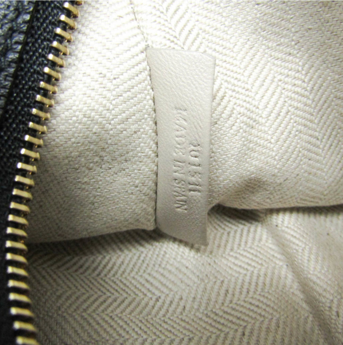Loewe Anagram Bag en piel negra