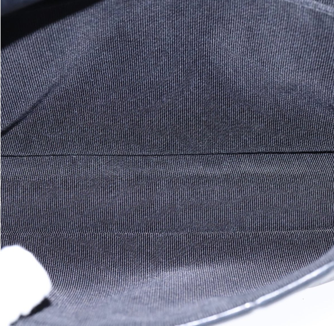 Chanel Chocolate Bar en piel negra