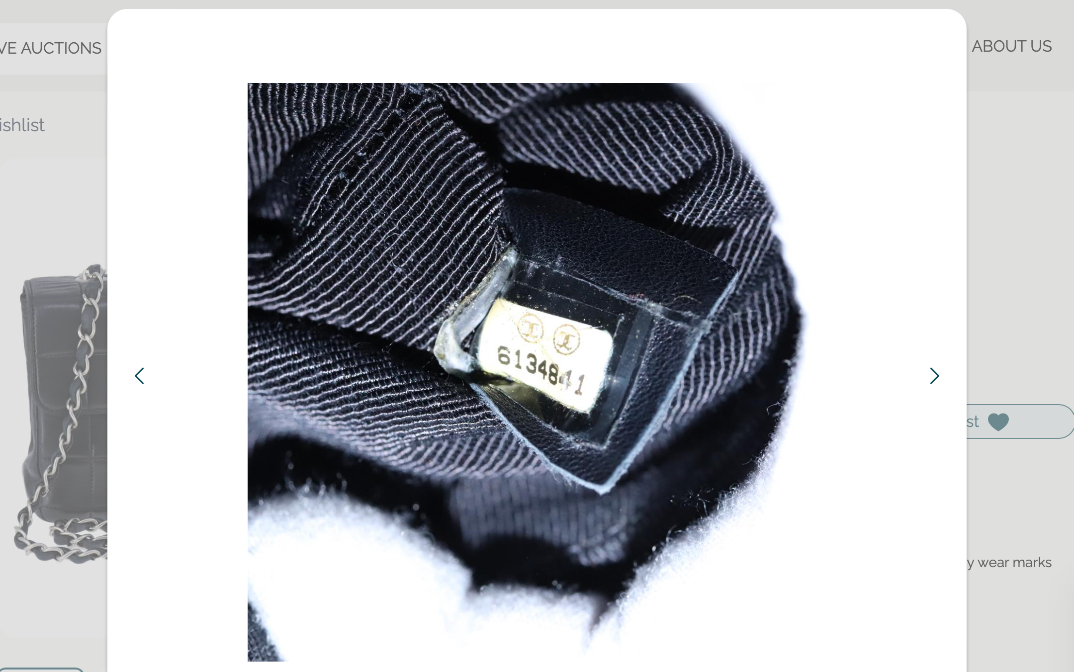 Chanel Chocolate Bar en piel negra