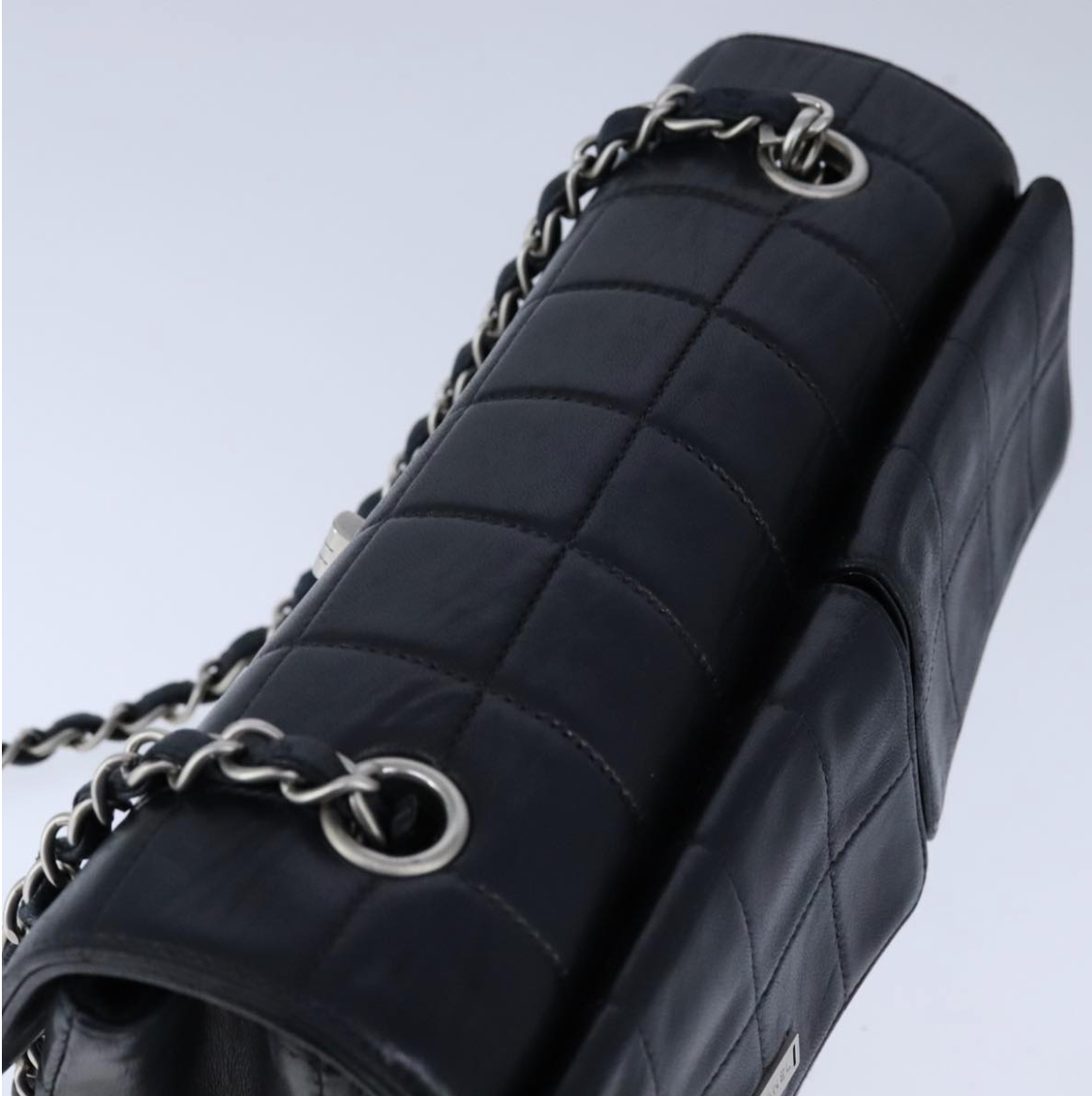 Chanel Chocolate Bar en piel negra