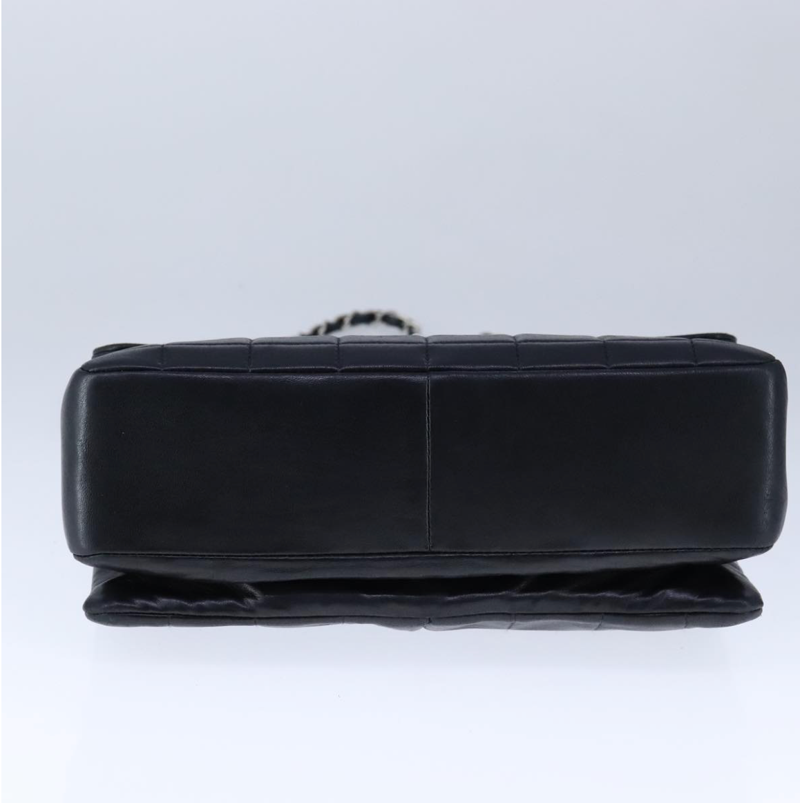 Chanel Chocolate Bar en piel negra