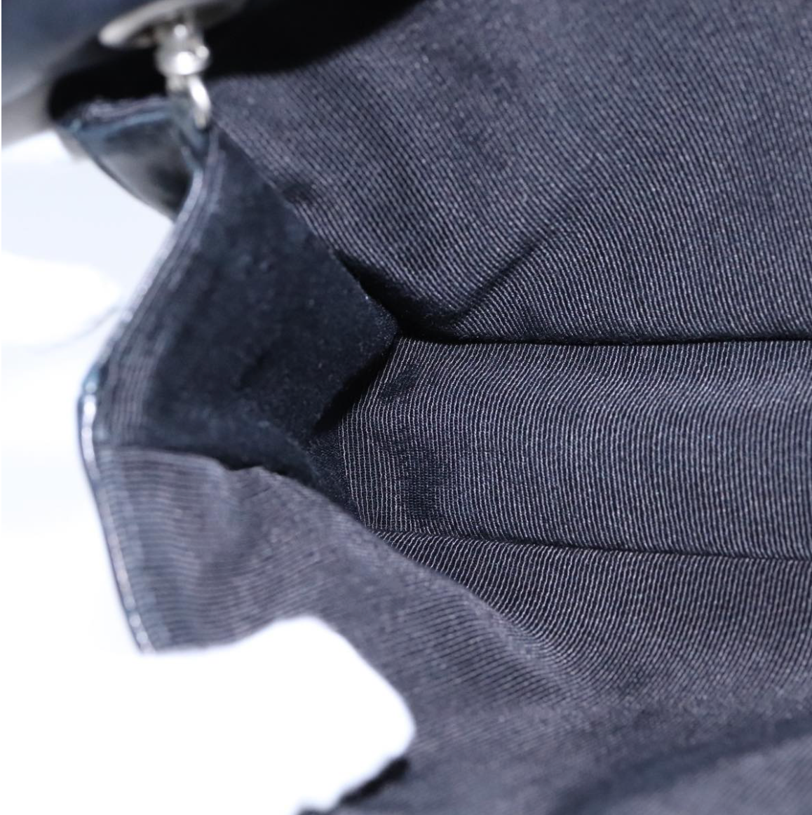 Chanel Chocolate Bar en piel negra