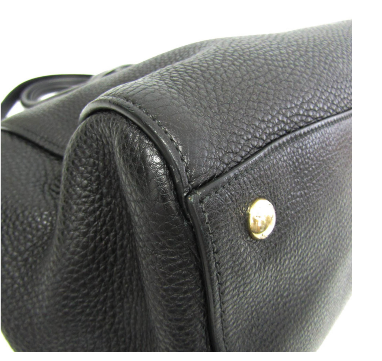 Prada Saffiano en piel negra con bandolera