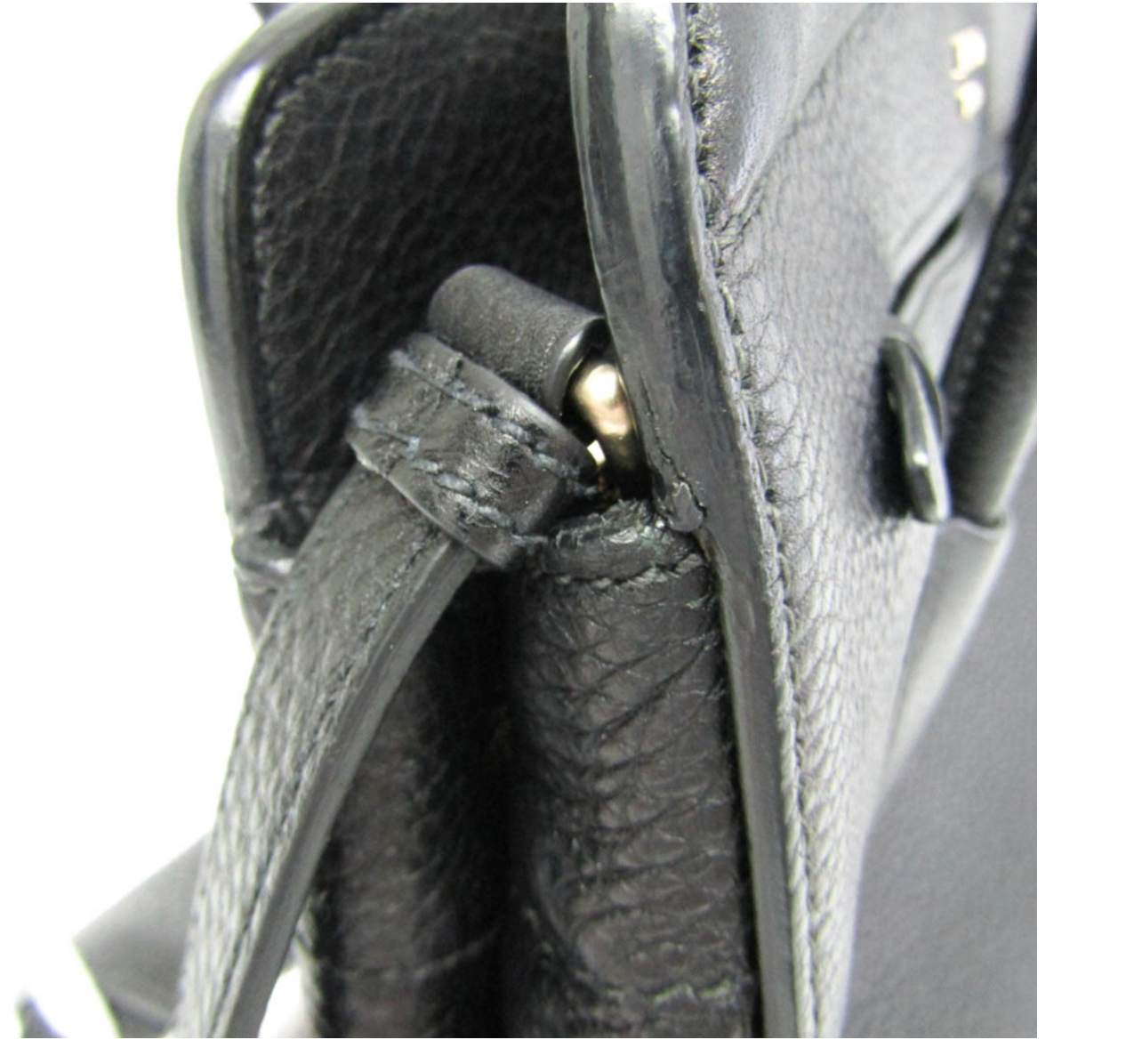 Prada Saffiano en piel negra con bandolera