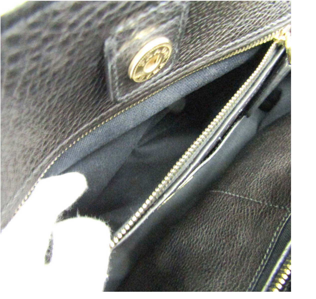 Prada Saffiano en piel negra con bandolera