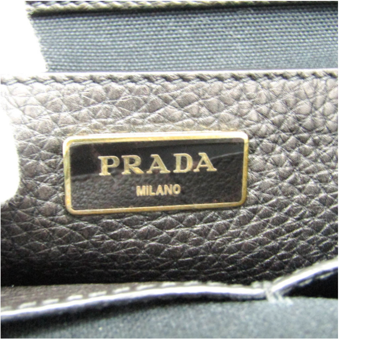 Prada Saffiano en piel negra con bandolera
