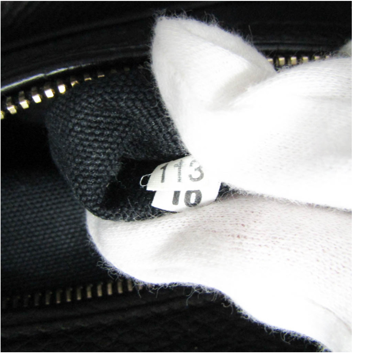 Prada Saffiano en piel negra con bandolera
