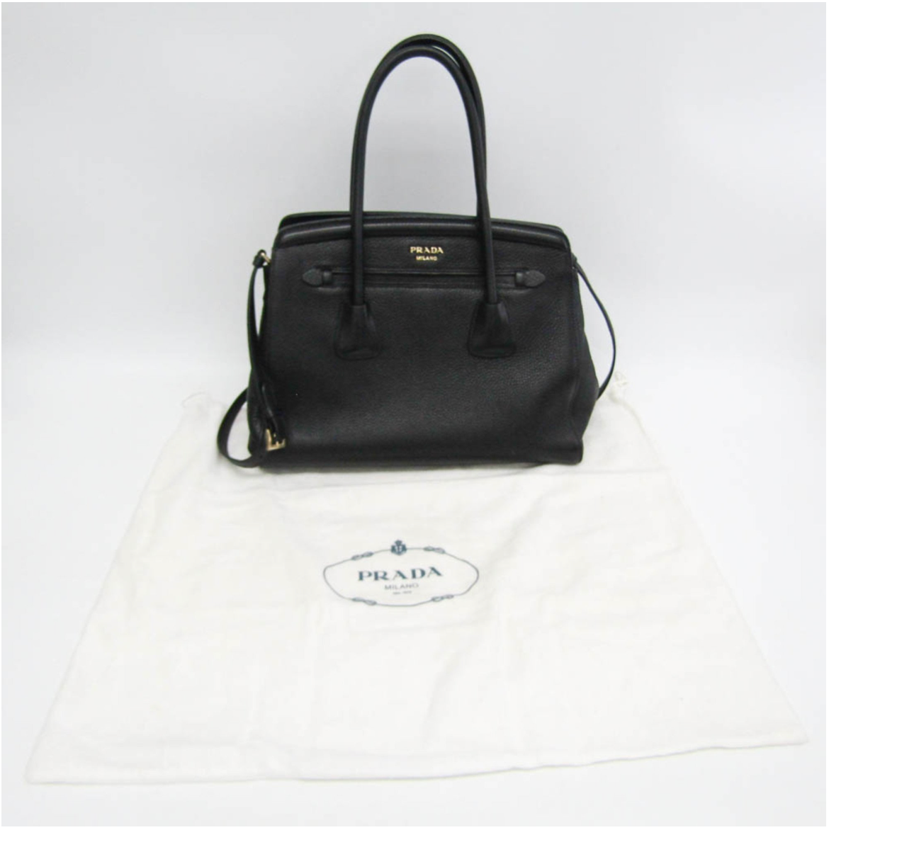 Prada Saffiano en piel negra con bandolera