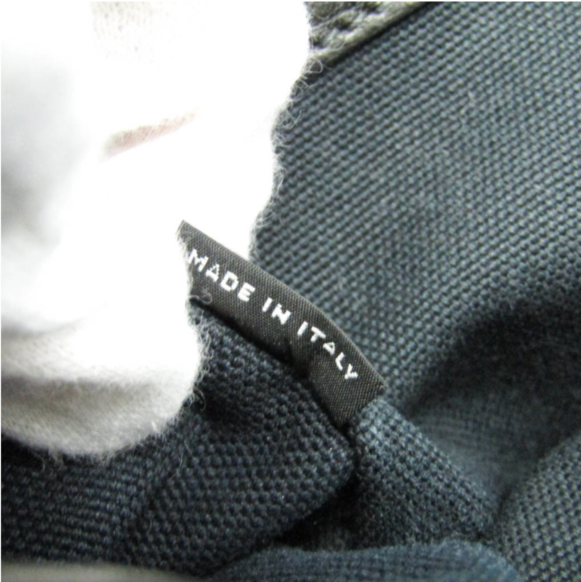 Prada Saffiano en piel negra con bandolera