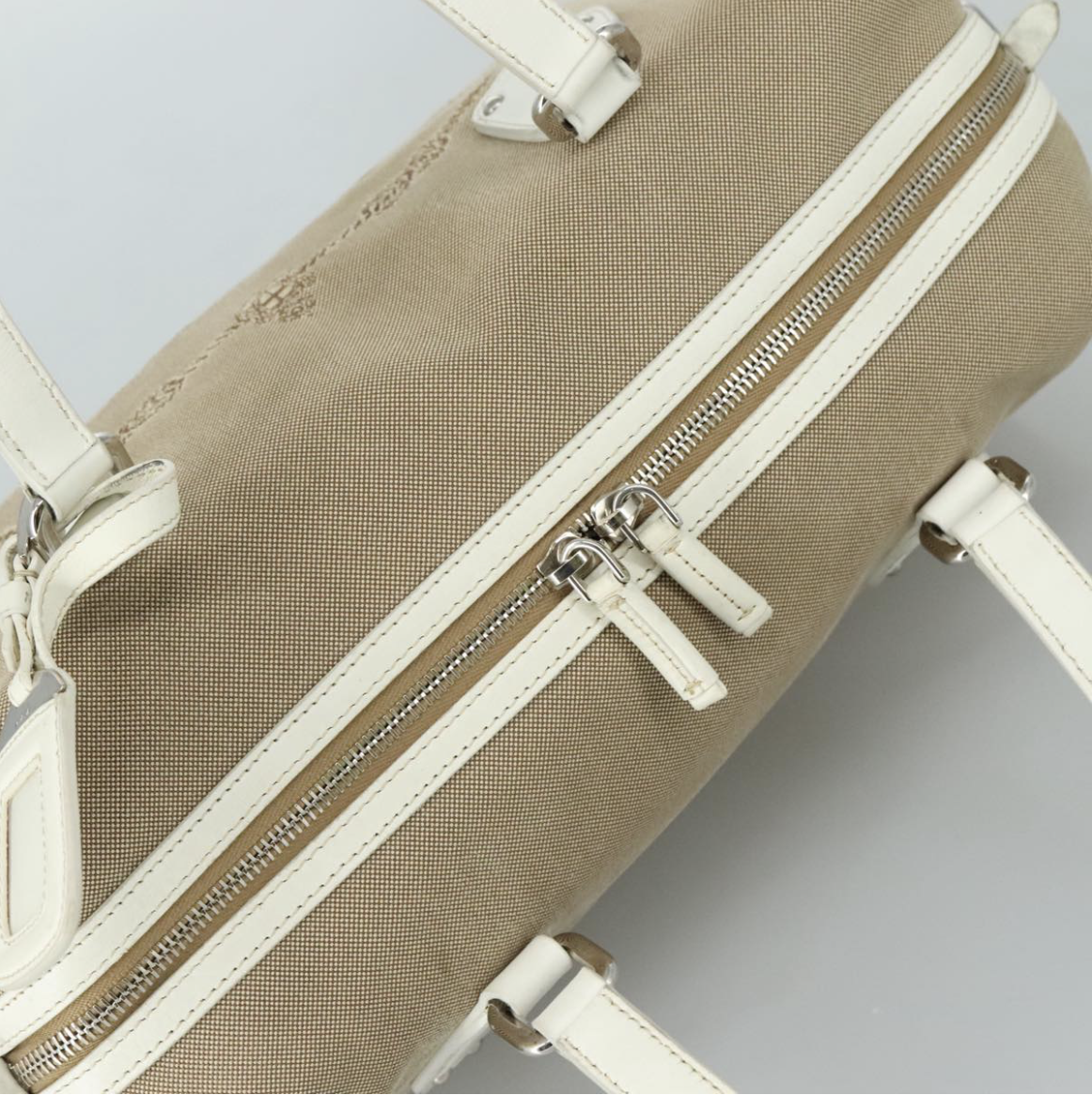 Prada Logo Jacquard con asas blancas