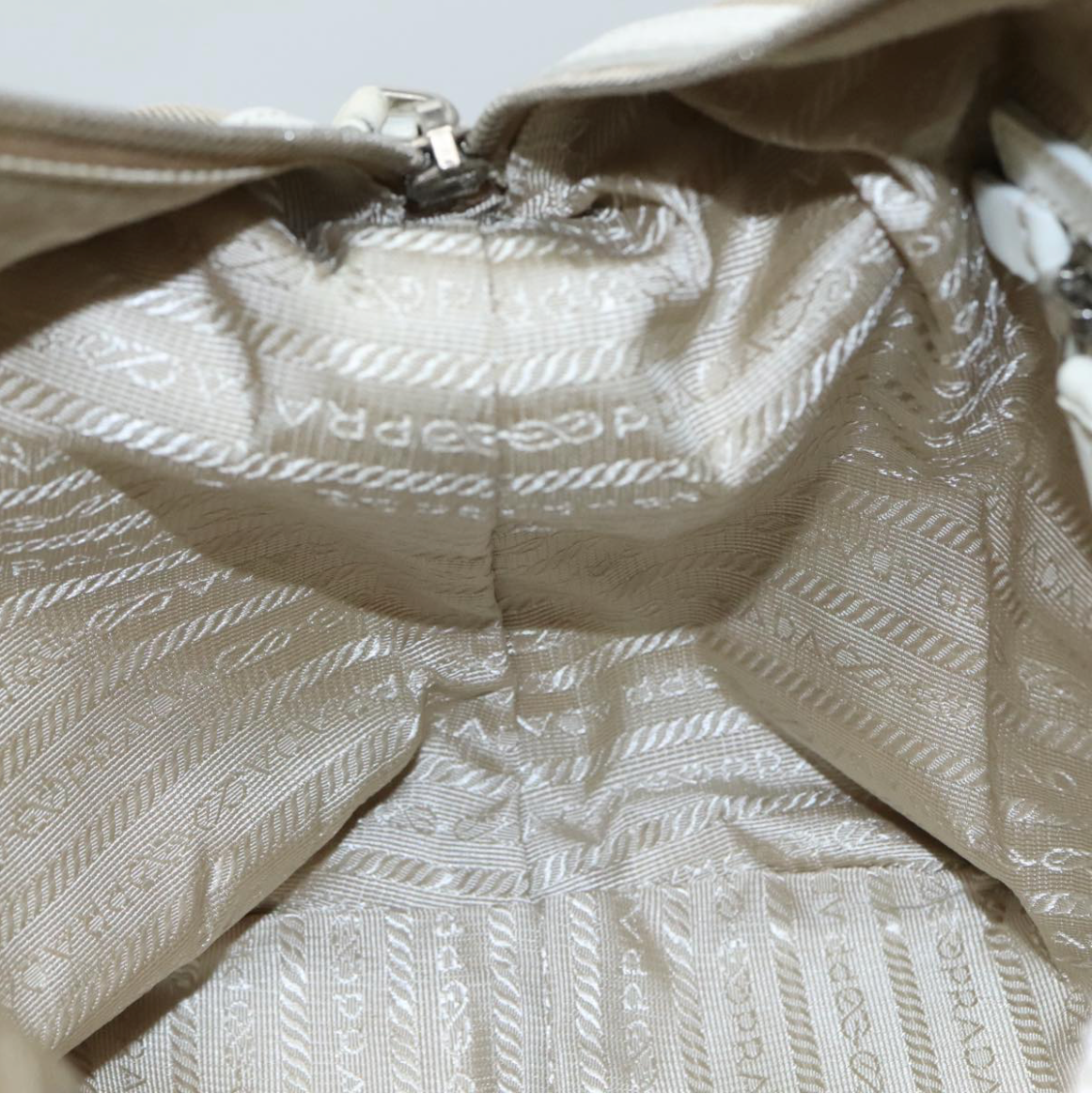 Prada Logo Jacquard con asas blancas