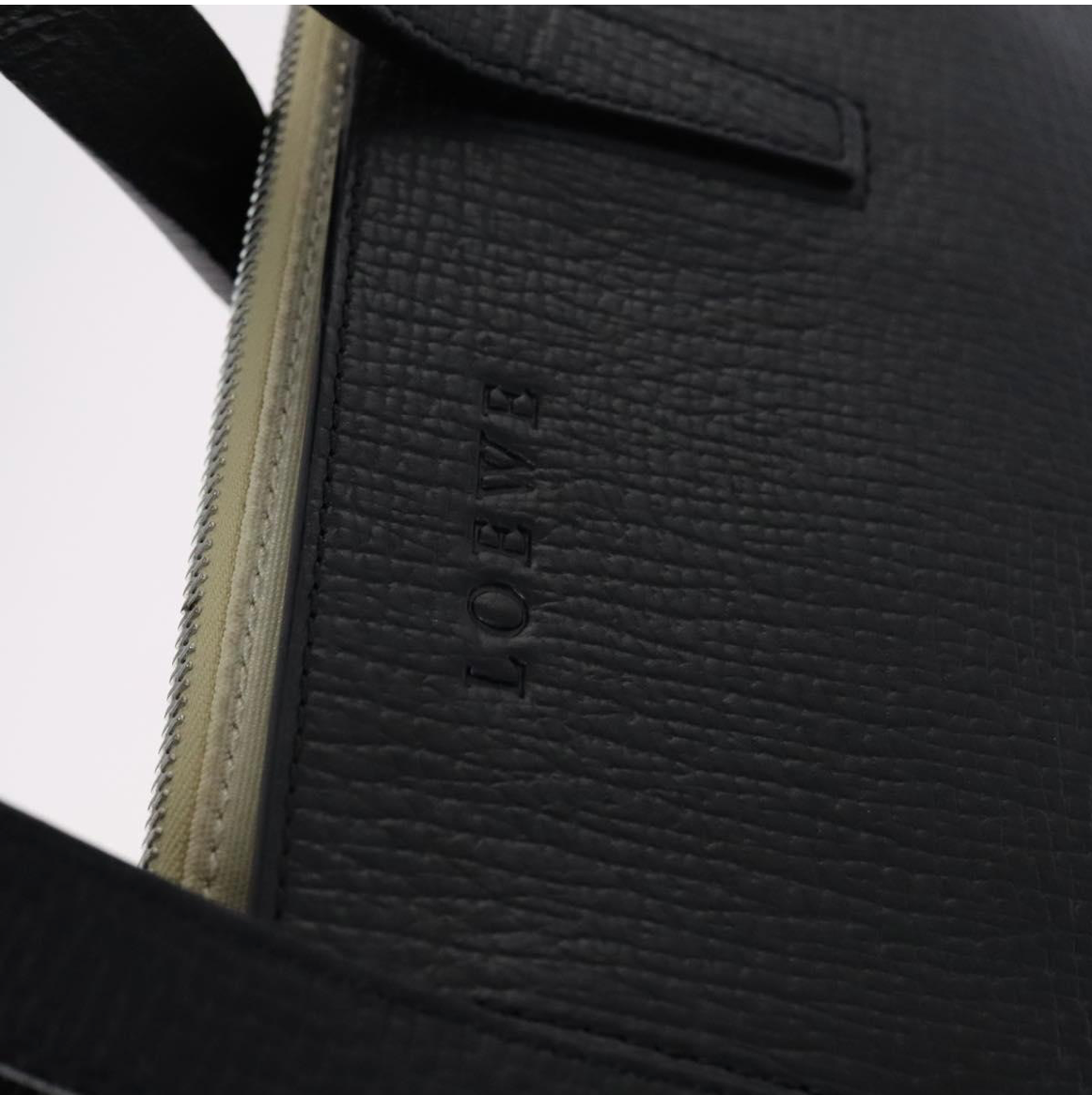 Maletín vintage negro de Loewe