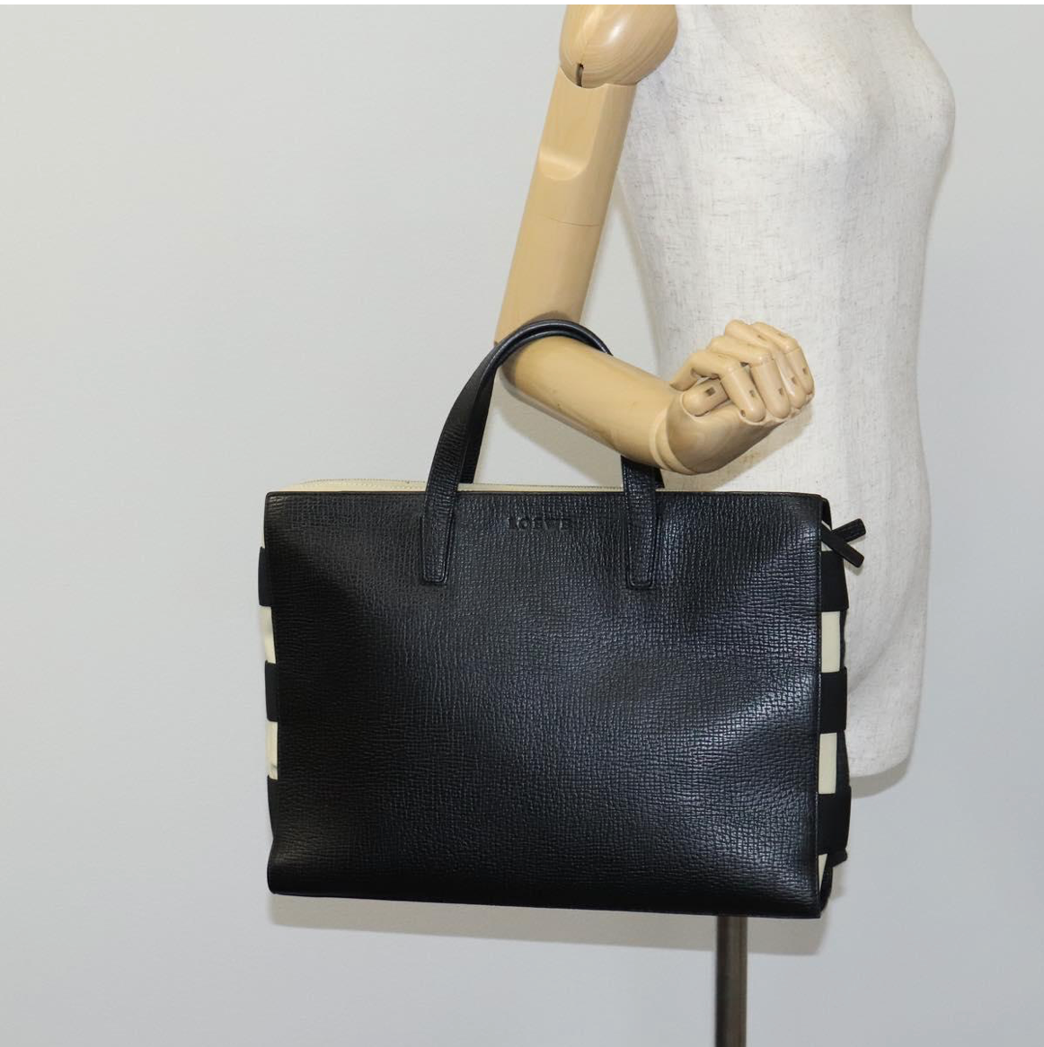 Maletín vintage negro de Loewe