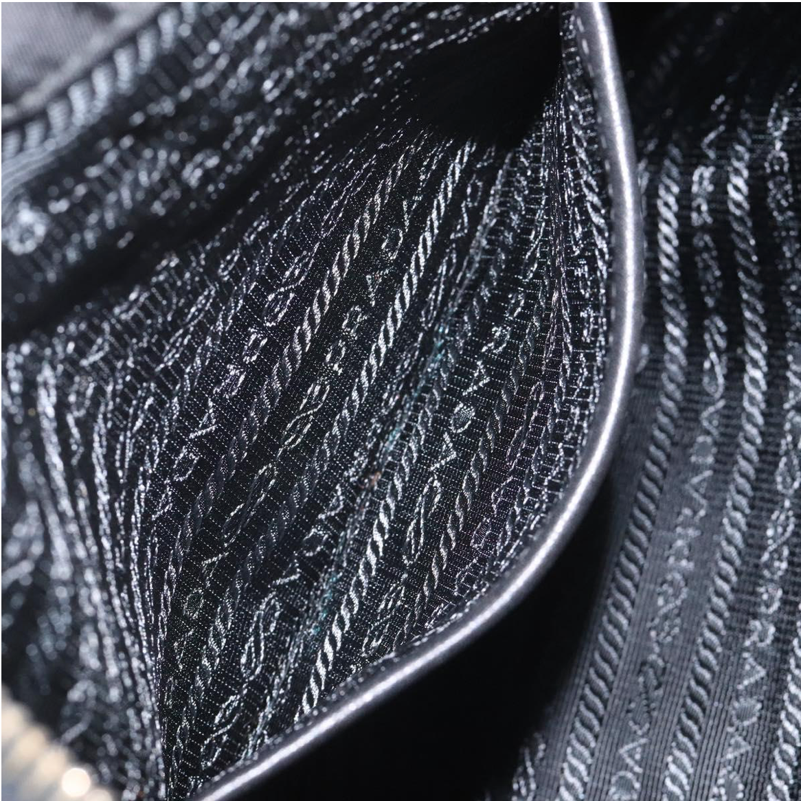 Prada Tessuto Nylon Negro