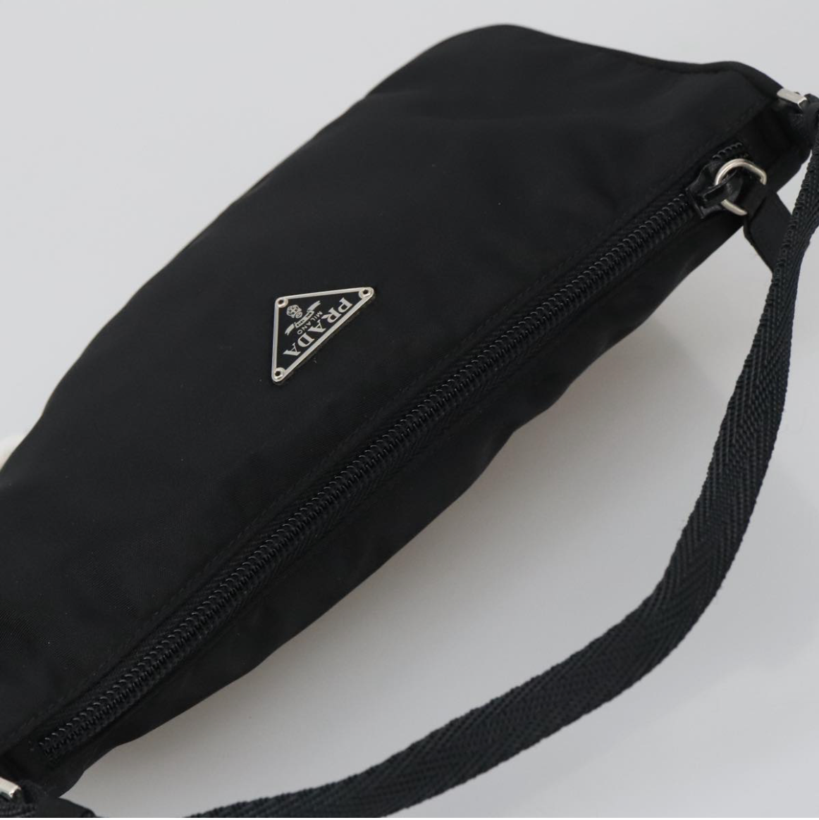 Prada Re-Edition Baguette Negro
