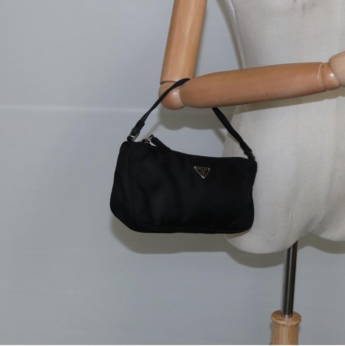 Prada Re-Edition Baguette Negro