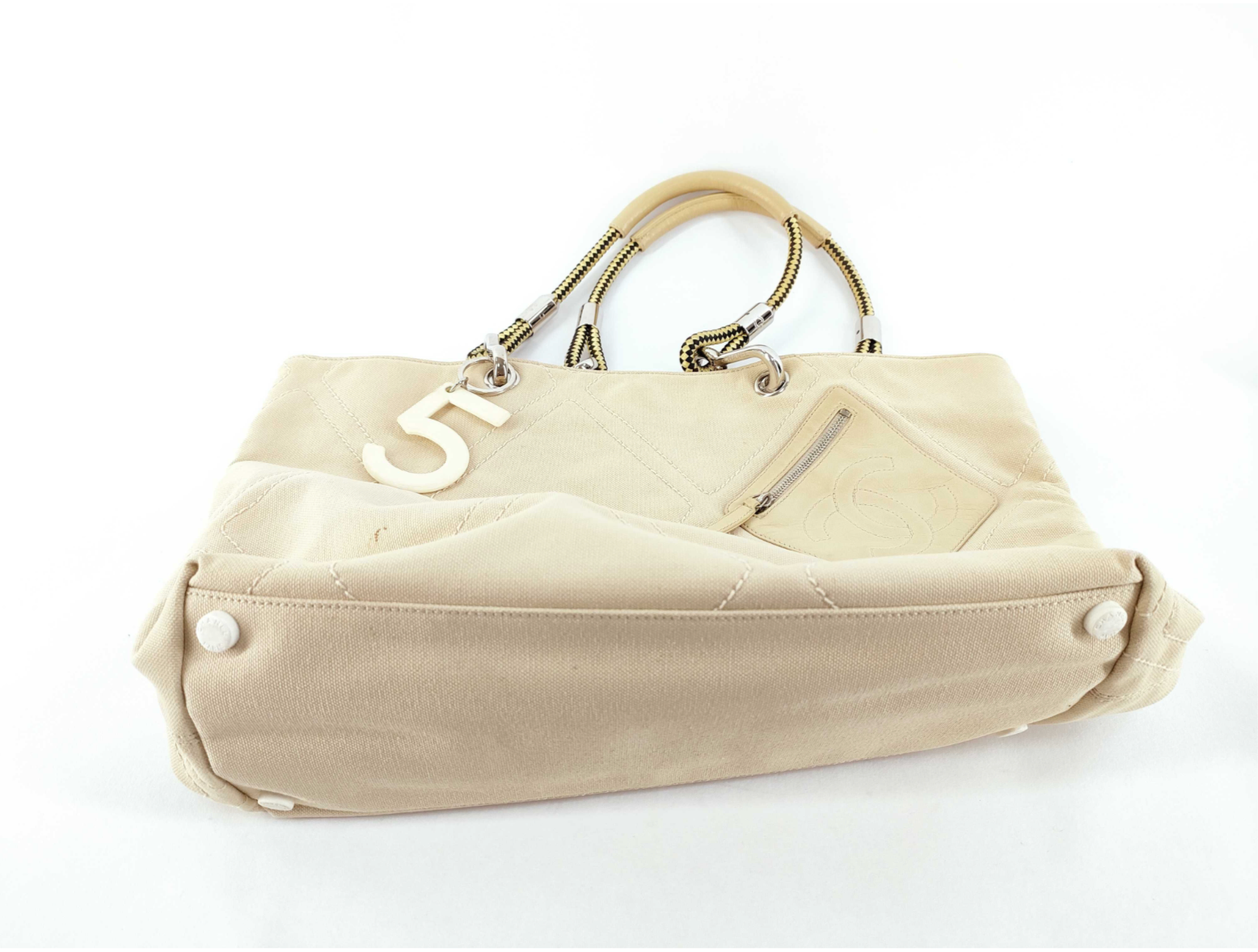 Chanel Travel Tote en Canvas Beige