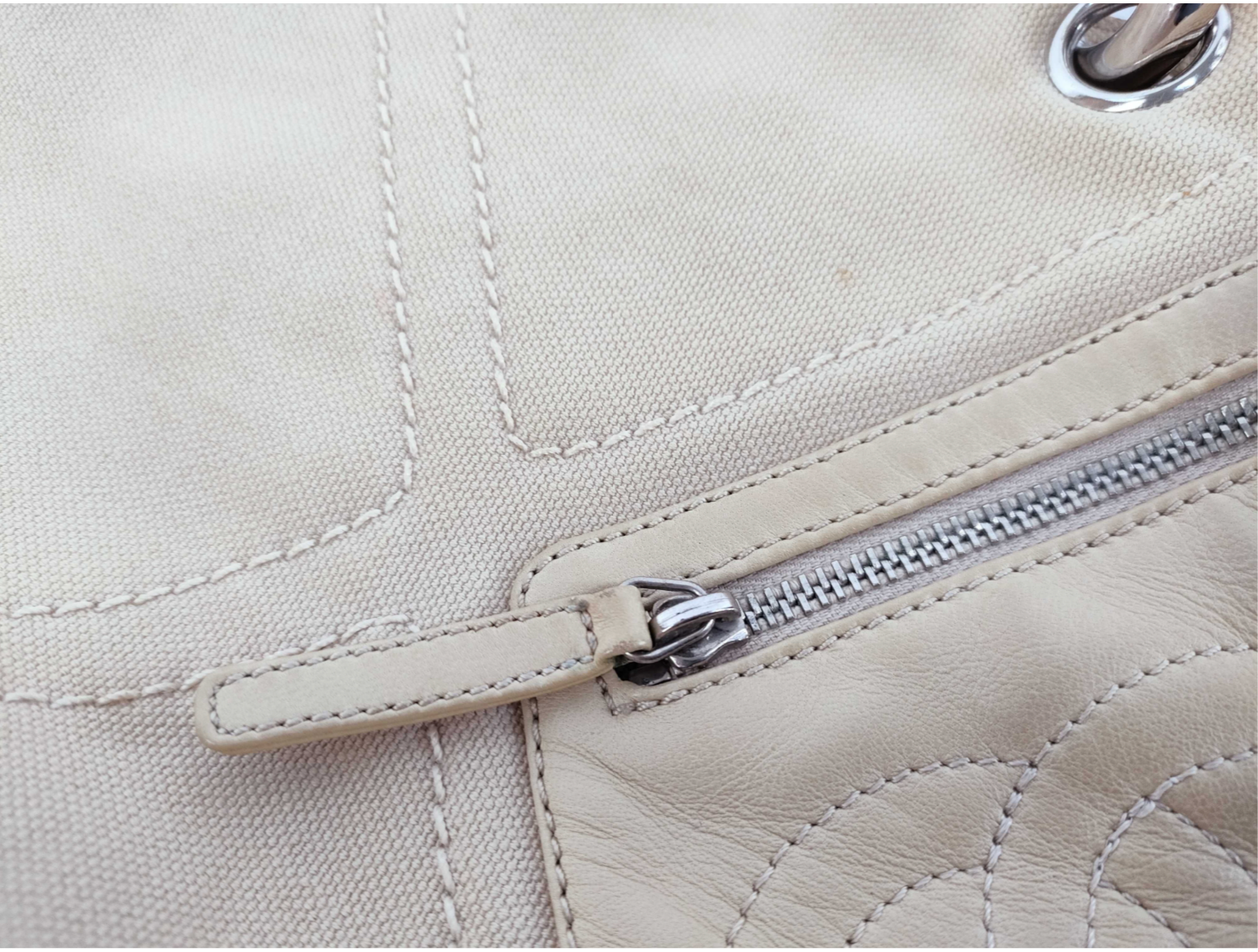 Chanel Travel Tote en Canvas Beige