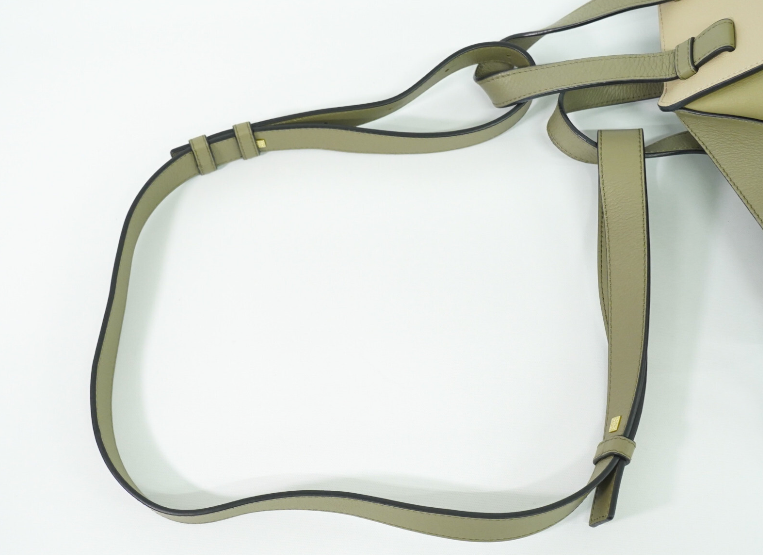 Loewe Hammock Mediano – Tricolor en tonos caqui