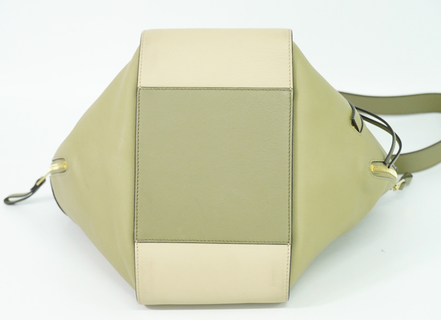 Loewe Hammock Mediano – Tricolor en tonos caqui
