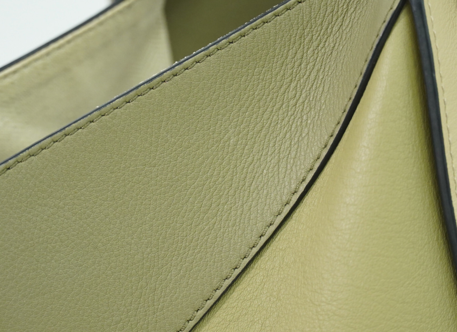 Loewe Hammock Mediano – Tricolor en tonos caqui