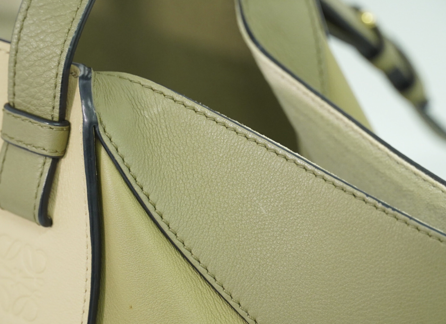 Loewe Hammock Mediano – Tricolor en tonos caqui