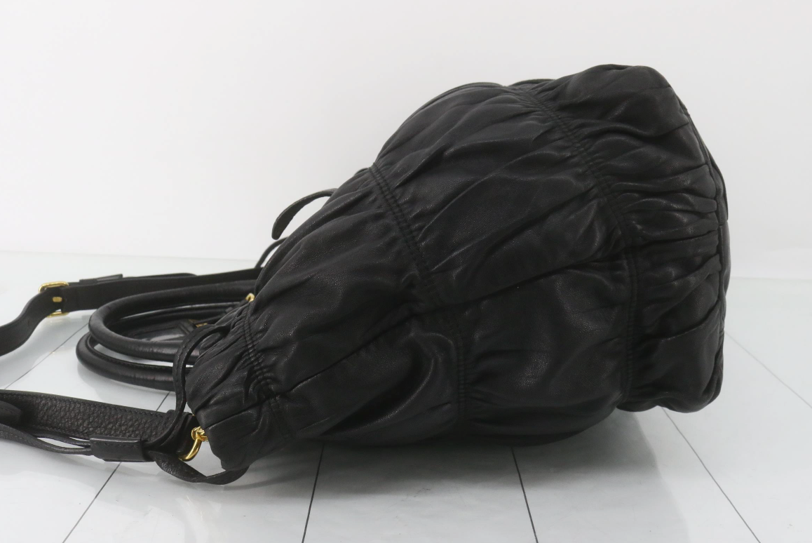 Prada Tote Fruncido Negro con Bandolera