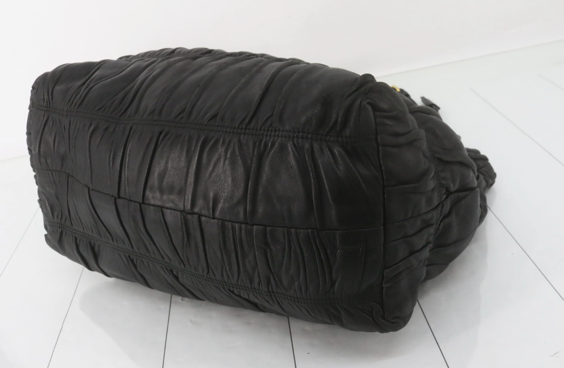 Prada Tote Fruncido Negro con Bandolera