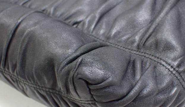 Prada Tote Fruncido Negro con Bandolera