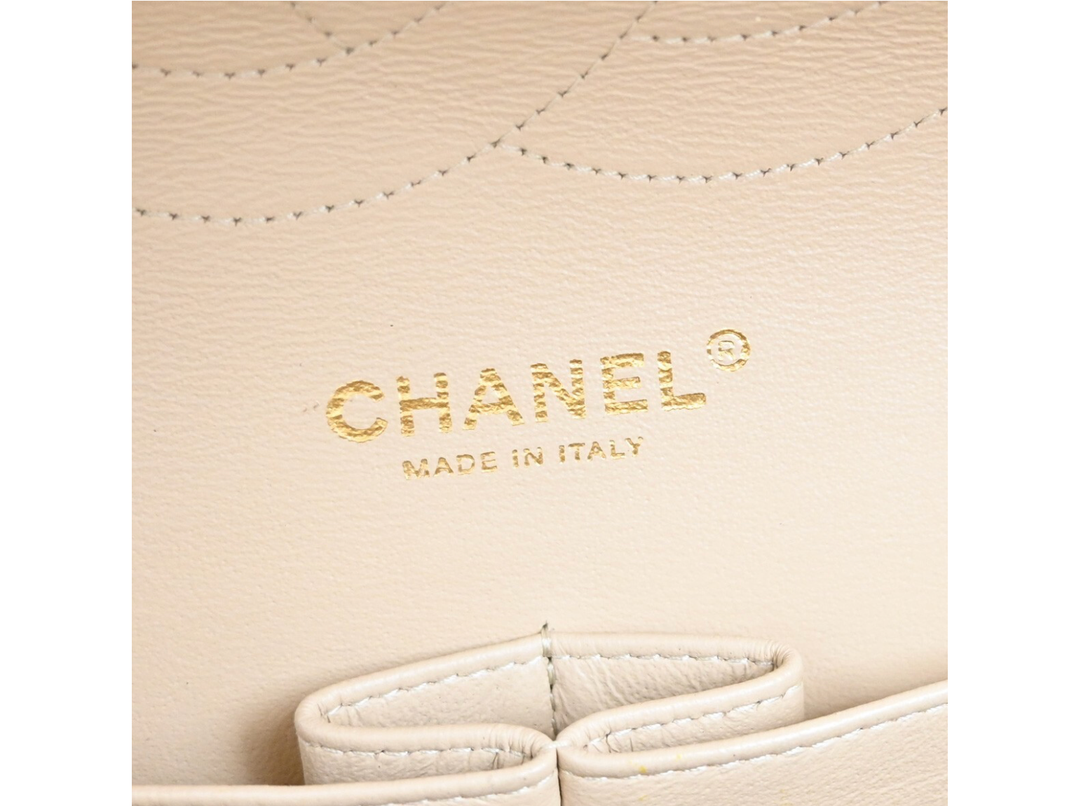 Chanel Timeless Classic Flap mediano en piel beige