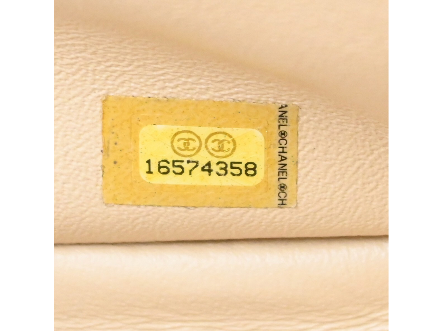 Chanel Timeless Classic Flap mediano en piel beige