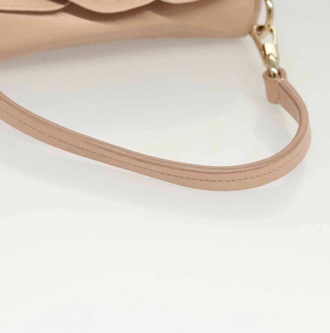 Clutch Yves Saint Laurent beige rosado en piel