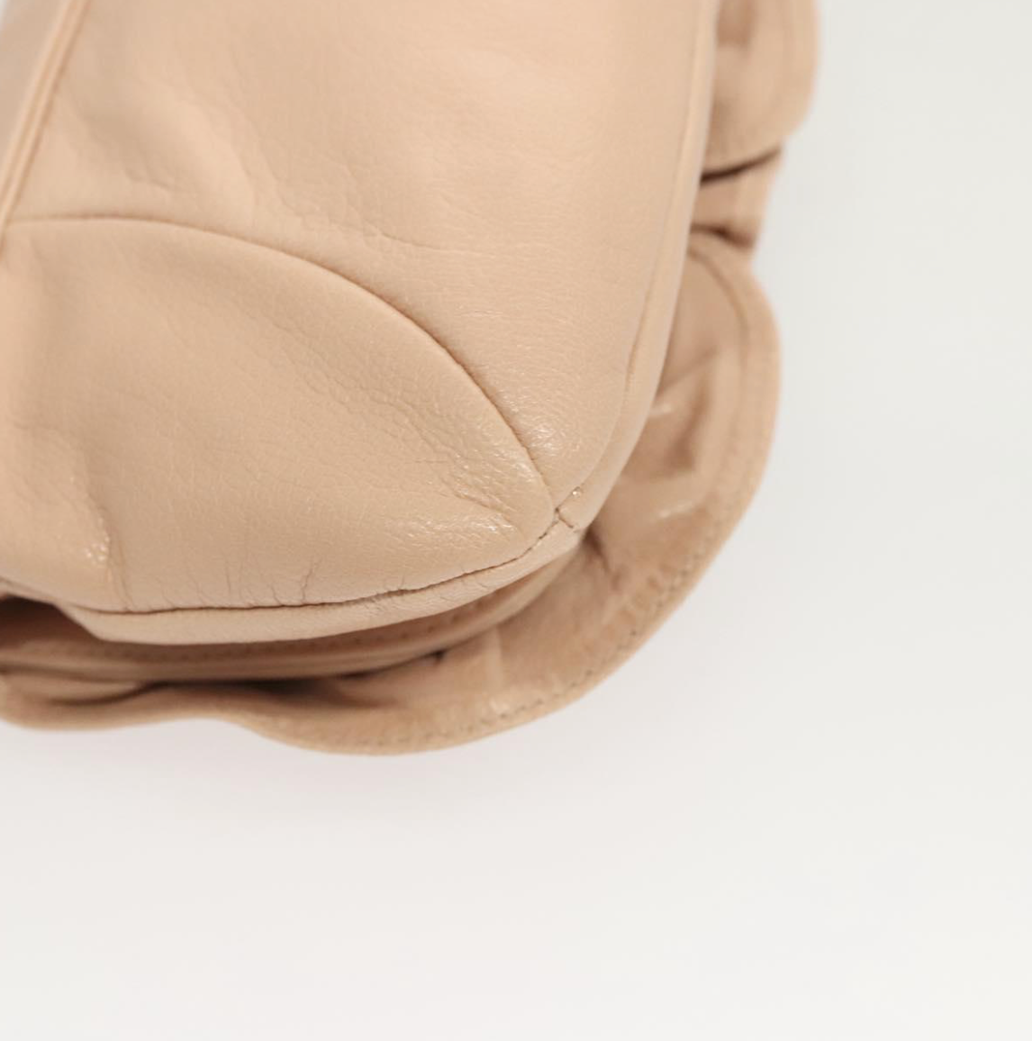 Clutch Yves Saint Laurent beige rosado en piel