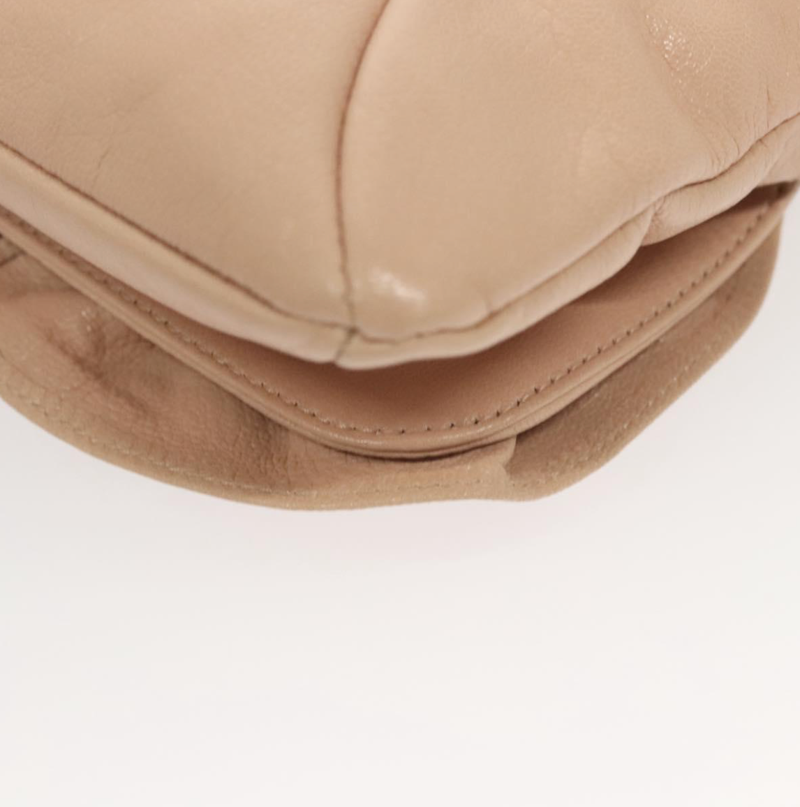 Clutch Yves Saint Laurent beige rosado en piel